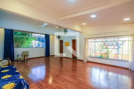 Casa à venda com 153m², 3 quartos e 2 vagas Casa à venda com 153m², 3 quartos e 2 vagasSalão de Festas