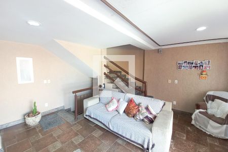 Sala 1  de casa para alugar com 3 quartos, 360m² em Minascaixa, Belo Horizonte