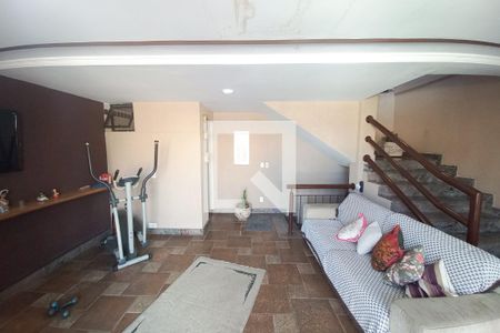 Sala 1  de casa para alugar com 3 quartos, 360m² em Minascaixa, Belo Horizonte