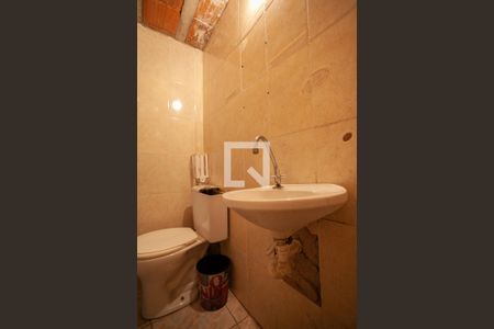 Casa à venda com 185m², 4 quartos e 2 vagas Casa à venda com 185m², 4 quartos e 2 vagasBanheiro serviço casa 1