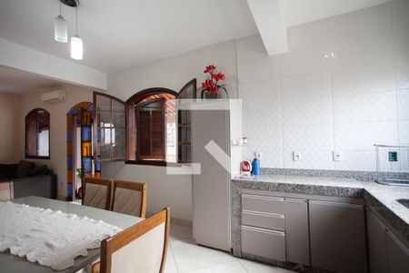 Casa à venda com 185m², 4 quartos e 2 vagas Casa à venda com 185m², 4 quartos e 2 vagasSala de Jantar casa 1