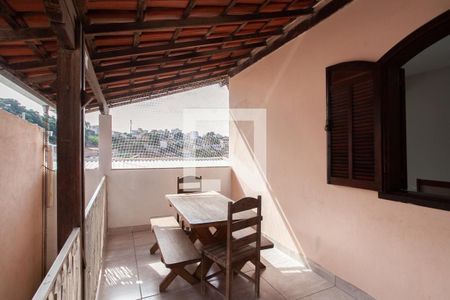 Casa à venda com 185m², 4 quartos e 2 vagas Casa à venda com 185m², 4 quartos e 2 vagasVaranda casa 1