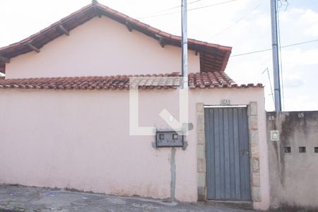 Casa à venda com 185m², 4 quartos e 2 vagas Casa à venda com 185m², 4 quartos e 2 vagasFachada casa 3