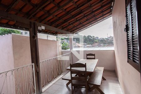 Casa à venda com 185m², 4 quartos e 2 vagas Casa à venda com 185m², 4 quartos e 2 vagasVaranda casa 1