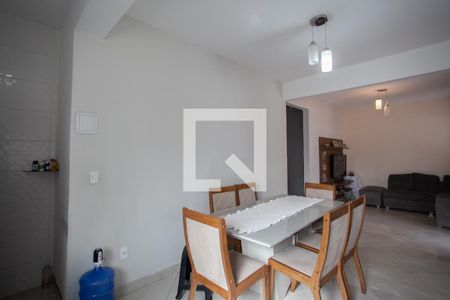 Casa à venda com 185m², 4 quartos e 2 vagas Casa à venda com 185m², 4 quartos e 2 vagasSala de Jantar casa 1