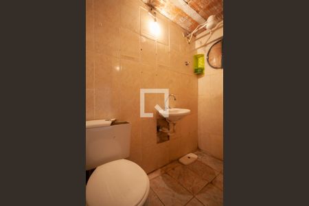 Casa à venda com 185m², 4 quartos e 2 vagas Casa à venda com 185m², 4 quartos e 2 vagasBanheiro serviço casa 1