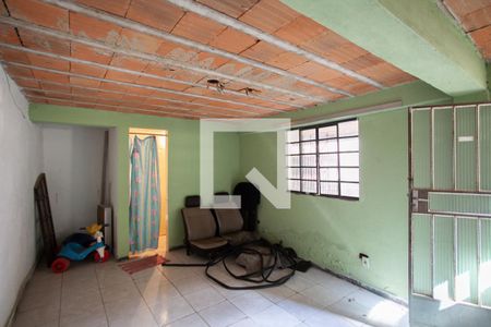 Casa à venda com 185m², 4 quartos e 2 vagas Casa à venda com 185m², 4 quartos e 2 vagasQuarto serviço casa 1