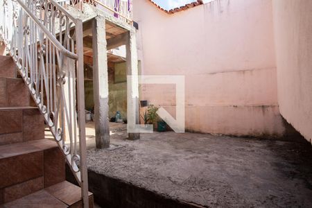 Casa à venda com 185m², 4 quartos e 2 vagas Casa à venda com 185m², 4 quartos e 2 vagasQuintal casa 1