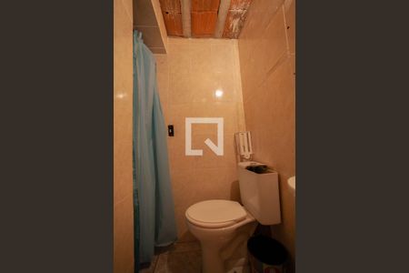 Casa à venda com 185m², 4 quartos e 2 vagas Casa à venda com 185m², 4 quartos e 2 vagasBanheiro serviço casa 1