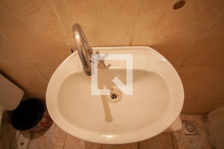 Casa à venda com 185m², 4 quartos e 2 vagas Casa à venda com 185m², 4 quartos e 2 vagasBanheiro serviço casa 1