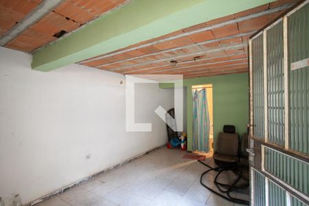 Casa à venda com 185m², 4 quartos e 2 vagas Casa à venda com 185m², 4 quartos e 2 vagasQuarto serviço casa 1