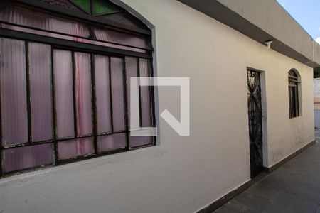 Casa à venda com 185m², 4 quartos e 2 vagas Casa à venda com 185m², 4 quartos e 2 vagasFachada casa 2