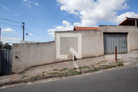 Casa à venda com 185m², 4 quartos e 2 vagas Casa à venda com 185m², 4 quartos e 2 vagasFachada casa 2