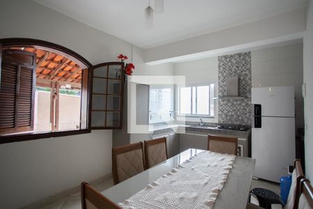 Casa à venda com 185m², 4 quartos e 2 vagas Casa à venda com 185m², 4 quartos e 2 vagasSala de Jantar casa 1