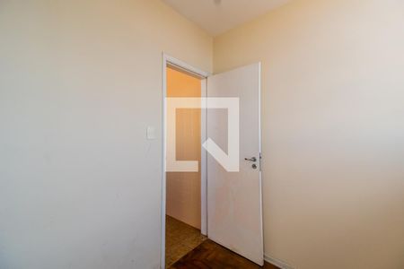 Apartamento à venda com 170m², 3 quartos e 2 vagas Apartamento à venda com 170m², 3 quartos e 2 vagasQuarto de Serviço