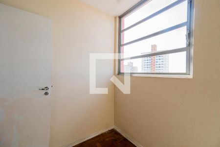 Apartamento à venda com 170m², 3 quartos e 2 vagas Apartamento à venda com 170m², 3 quartos e 2 vagasQuarto de Serviço