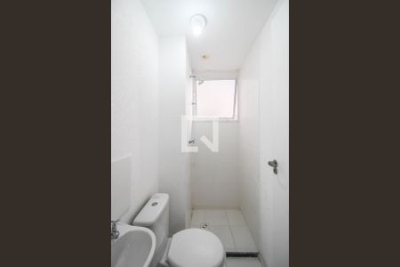 Banheiro de apartamento para alugar com 2 quartos, 40m² em Banco de Areia, Mesquita