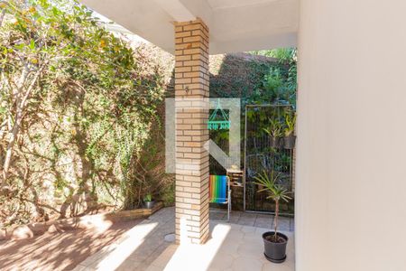 Casa à venda com 235m², 4 quartos e 2 vagas Casa à venda com 235m², 4 quartos e 2 vagasÁrea externa