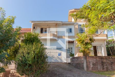 Casa à venda com 235m², 4 quartos e 2 vagas Casa à venda com 235m², 4 quartos e 2 vagasÁrea externa