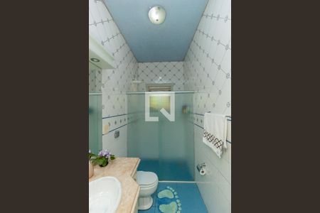 Casa à venda com 235m², 4 quartos e 2 vagas Casa à venda com 235m², 4 quartos e 2 vagasBanheiro