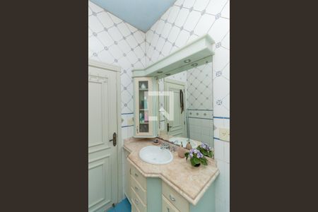 Casa à venda com 235m², 4 quartos e 2 vagas Casa à venda com 235m², 4 quartos e 2 vagasBanheiro