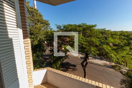 Casa à venda com 235m², 4 quartos e 2 vagas Casa à venda com 235m², 4 quartos e 2 vagasVista da Sacada
