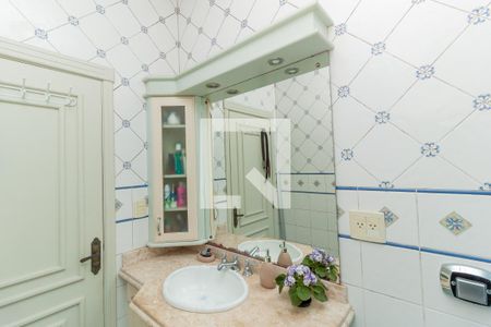 Casa à venda com 235m², 4 quartos e 2 vagas Casa à venda com 235m², 4 quartos e 2 vagasBanheiro