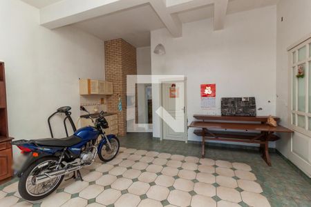 Casa à venda com 235m², 4 quartos e 2 vagas Casa à venda com 235m², 4 quartos e 2 vagasGaragem