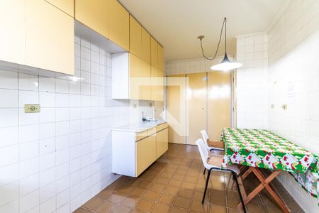 Cozinha de casa à venda com 3 quartos, 330m² em Jardim Prudência, São Paulo