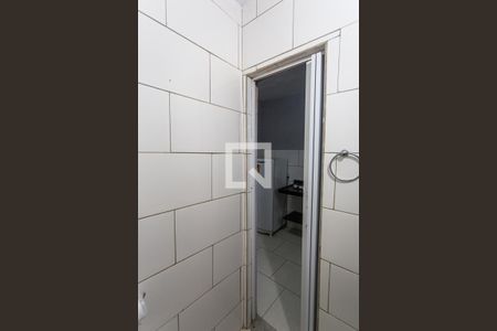 Banheiro Social de kitnet/studio para alugar com 1 quarto, 15m² em Santa Efigênia, Belo Horizonte