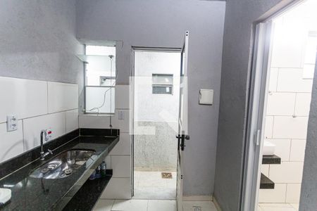 Quarto/Cozinha de kitnet/studio para alugar com 1 quarto, 15m² em Santa Efigênia, Belo Horizonte