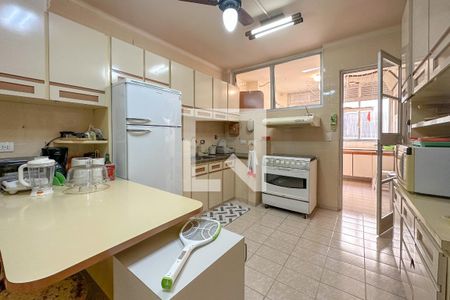 Cozinha de apartamento para alugar com 3 quartos, 190m² em Balneario Guarujá, Guarujá