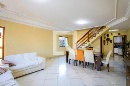 Sala de casa para alugar com 3 quartos, 288m² em Vila Eldizia, Santo André