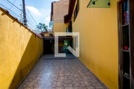 Casa para alugar com 288m², 3 quartos e 5 vagas Casa para alugar com 288m², 3 quartos e 5 vagasQuintal