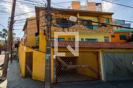 Casa para alugar com 288m², 3 quartos e 5 vagas Casa para alugar com 288m², 3 quartos e 5 vagasFachada