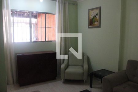 Sala mobiliada janela com poltrona de casa para alugar com 2 quartos, 80m² em Vila Progresso, Guarulhos