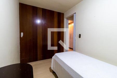 Quarto 2 de apartamento para alugar com 2 quartos, 45m² em Cajuru, Curitiba