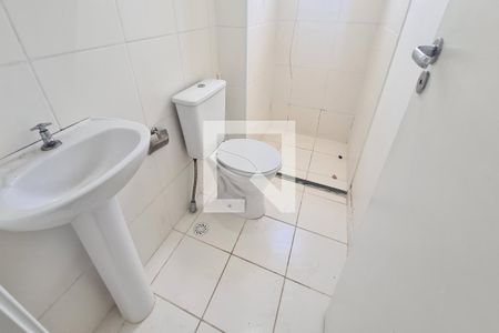 Banheiro de kitnet/studio para alugar com 1 quarto, 25m² em Vila Ema, São Paulo