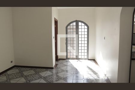 Sala de estar de casa à venda com 5 quartos, 255m² em Vila Joaquim Inácio, Campinas