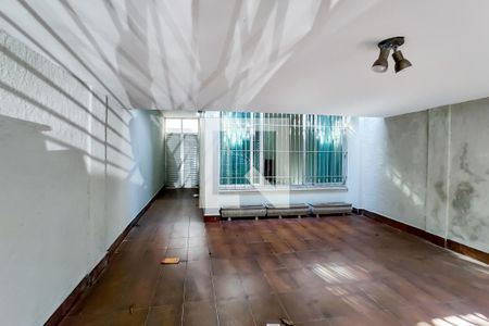 Casa à venda com 200m², 4 quartos e 2 vagas Casa à venda com 200m², 4 quartos e 2 vagasGaragem