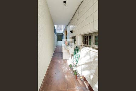 Casa à venda com 200m², 4 quartos e 2 vagas Casa à venda com 200m², 4 quartos e 2 vagasÁrea Externa / Área de Serviço