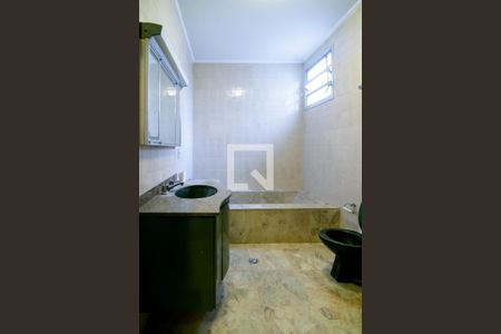 Banheiro Social de casa à venda com 4 quartos, 200m² em Itaim Bibi, São Paulo