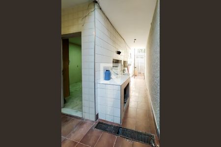 Casa à venda com 200m², 4 quartos e 2 vagas Casa à venda com 200m², 4 quartos e 2 vagasÁrea Externa / Área de Serviço