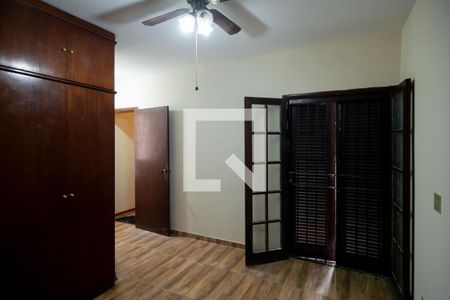 Casa à venda com 200m², 4 quartos e 2 vagas Casa à venda com 200m², 4 quartos e 2 vagasQuarto 4 - Suíte