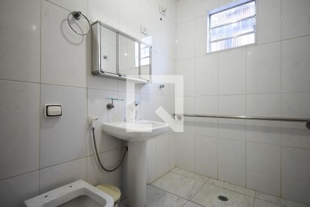 Banheiro 1 de casa para alugar com 4 quartos, 180m² em Vila Ernesto, São Paulo