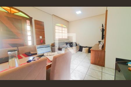 Sala de casa para alugar com 3 quartos, 105m² em Jardim Leblon, Belo Horizonte