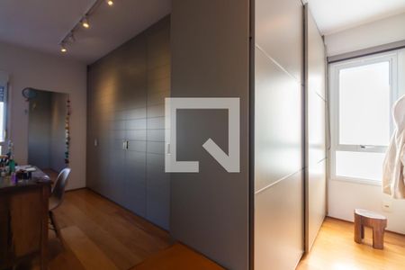 Apartamento à venda com 187m², 3 quartos e 3 vagas Apartamento à venda com 187m², 3 quartos e 3 vagasCloset