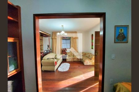 Sala de casa para alugar com 4 quartos, 340m² em Aparecida, Belo Horizonte