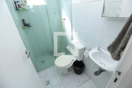 Banheiro de apartamento à venda com 2 quartos, 65m² em Olaria (Barreiro), Contagem