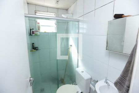 banheiro de apartamento à venda com 2 quartos, 65m² em Olaria (Barreiro), Contagem